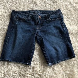 American Eagle cut off Shorts Size 8
Stretch shorts
Distressed jean